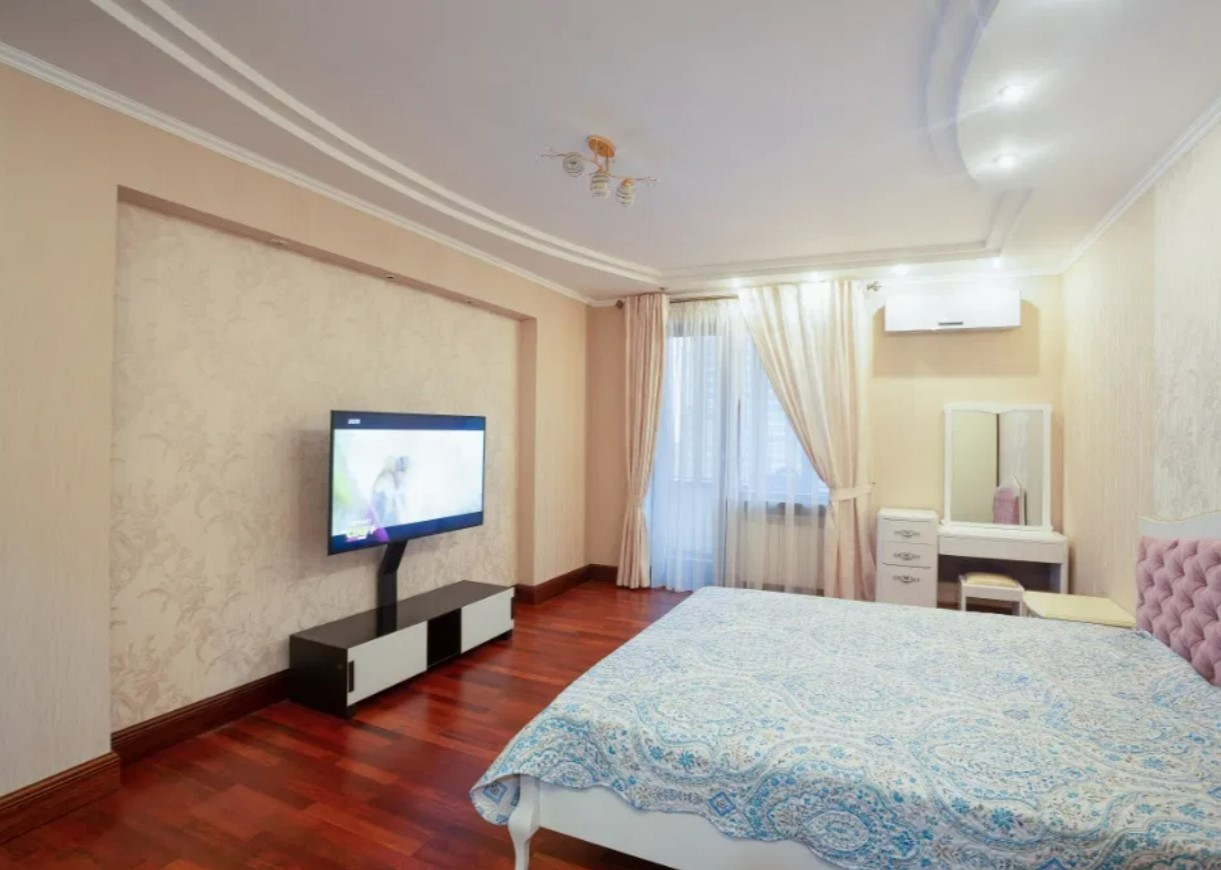 Аренда 5+к квартиры в Киеве,  Старонаводницкая ул., 4В 16