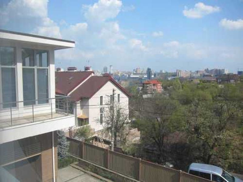 Продажа 5+к дома в Киеве,  Локомотивная ул., 24
