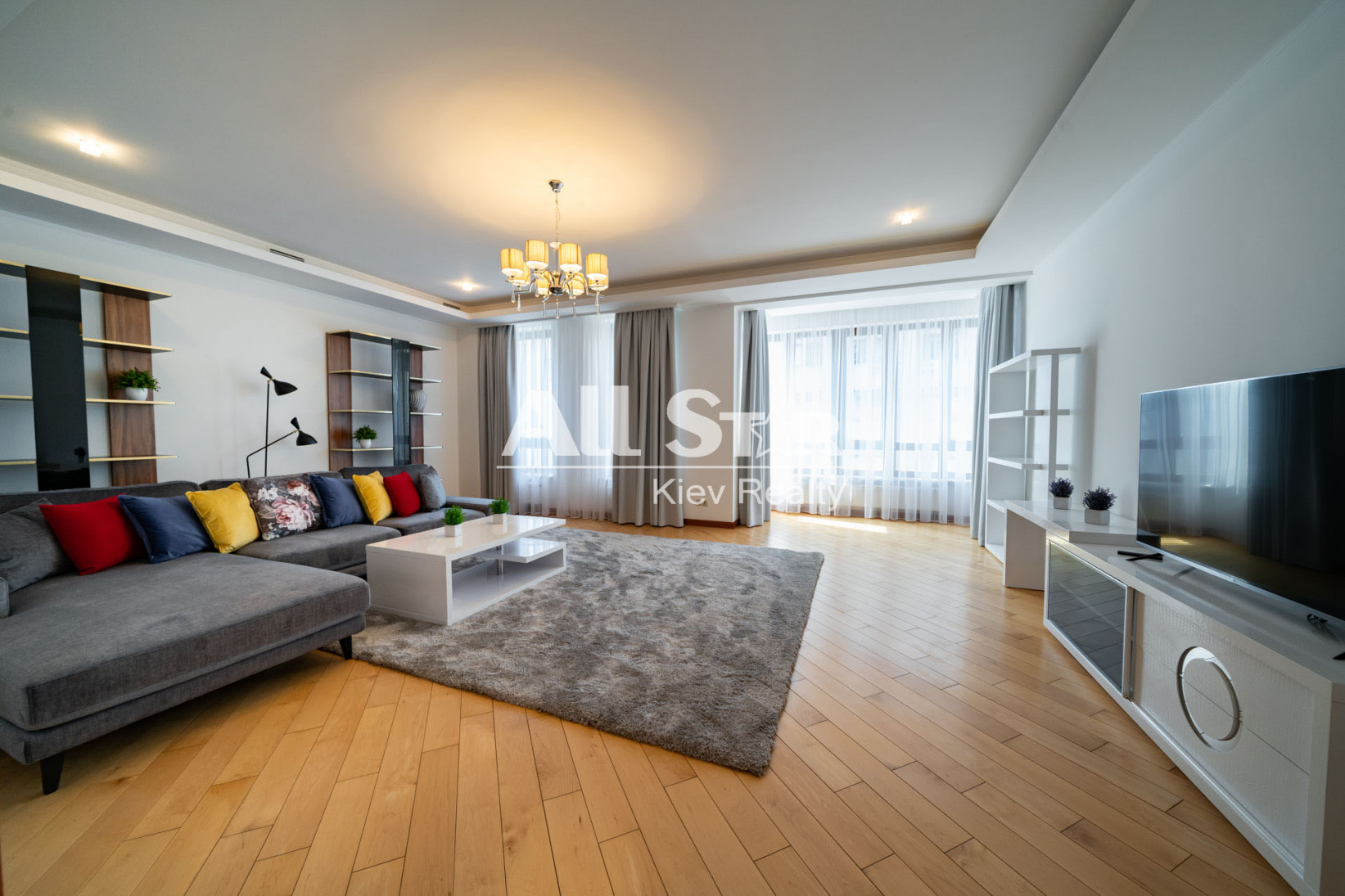 3 BD Apartment for rent in Kiev,  18Б Instytutska St 0