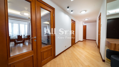 Instytutska St 18Б sub 1