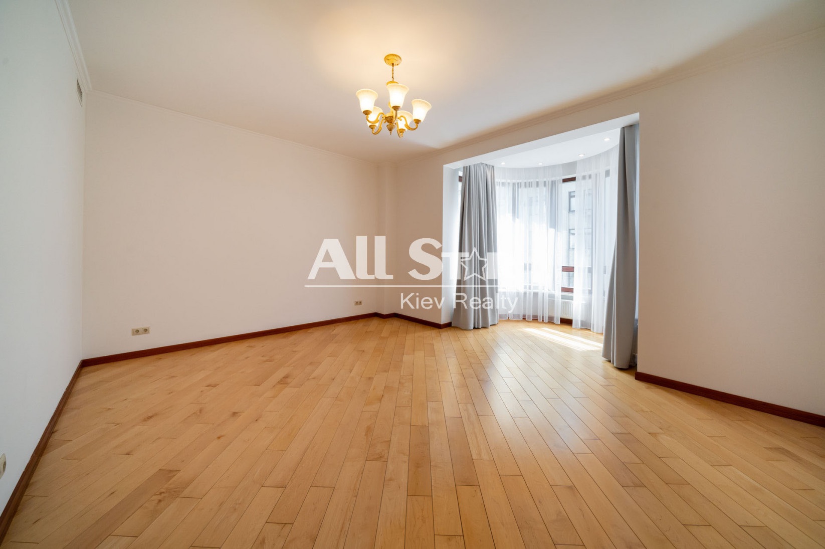 3 BD Apartment for rent in Kiev,  18Б Instytutska St 2