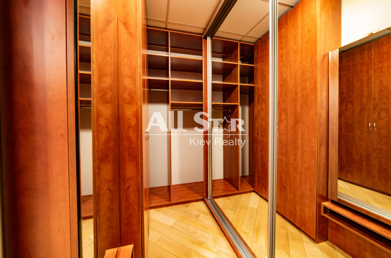 3 BD Apartment for rent in Kiev,  18Б Instytutska St 7