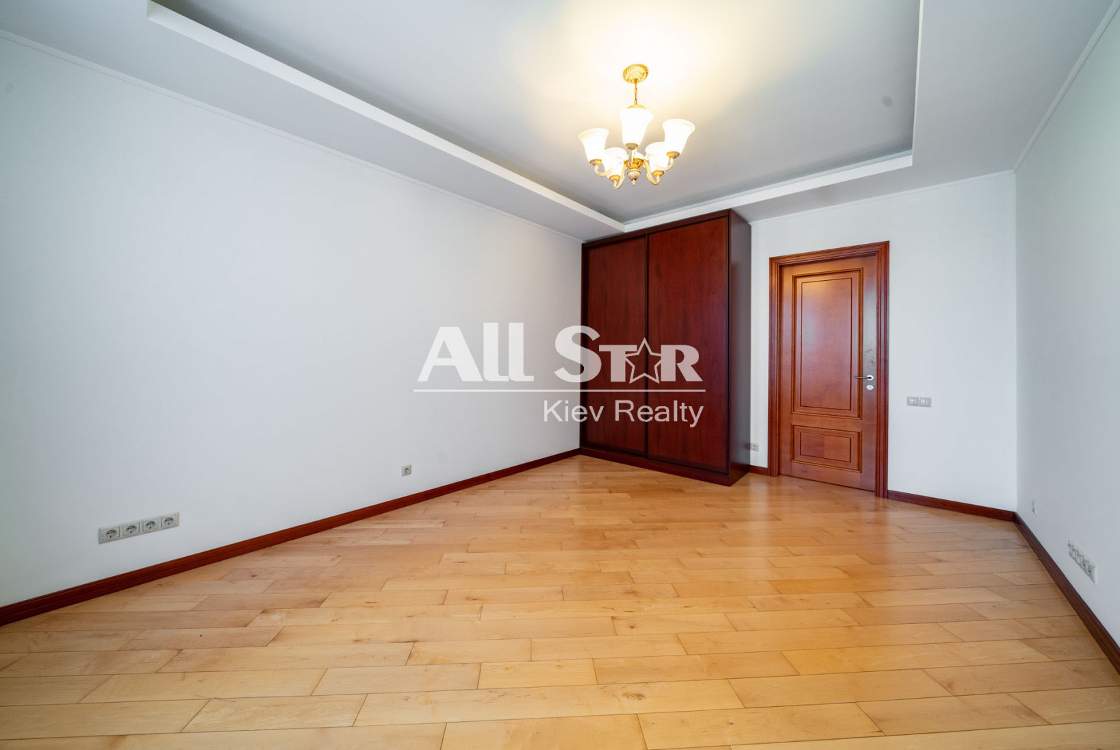 3 BD Apartment for rent in Kiev,  18Б Instytutska St 8