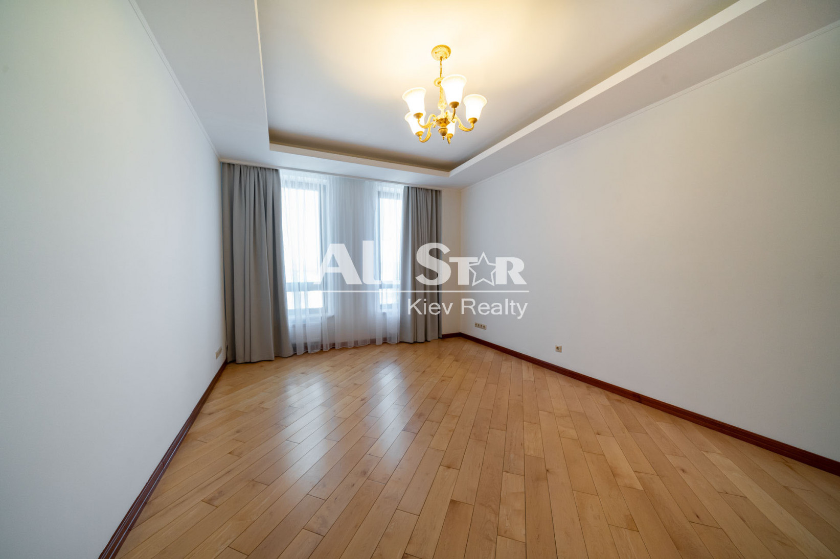 3 BD Apartment for rent in Kiev,  18Б Instytutska St 9