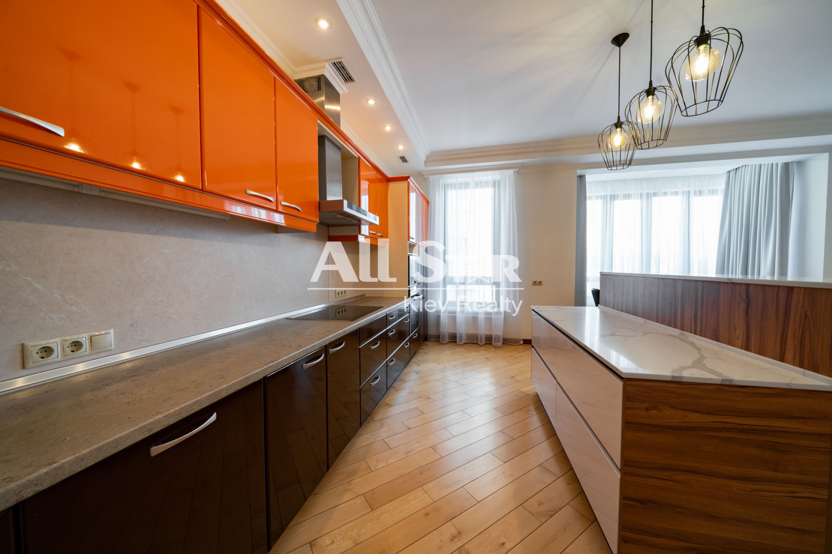 3 BD Apartment for rent in Kiev,  18Б Instytutska St 11