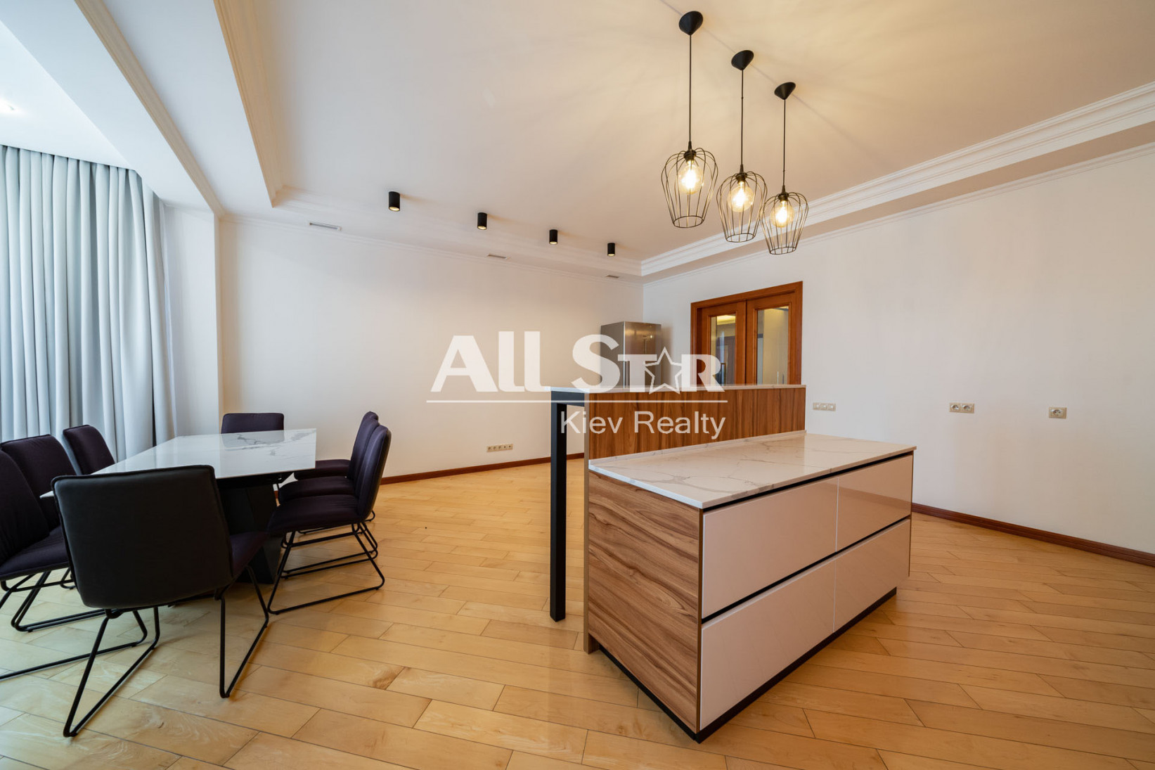 3 BD Apartment for rent in Kiev,  18Б Instytutska St 13