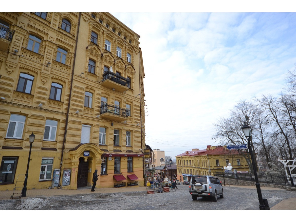 Аренда 5к квартиры в Киеве, Андреевский спуск, 8