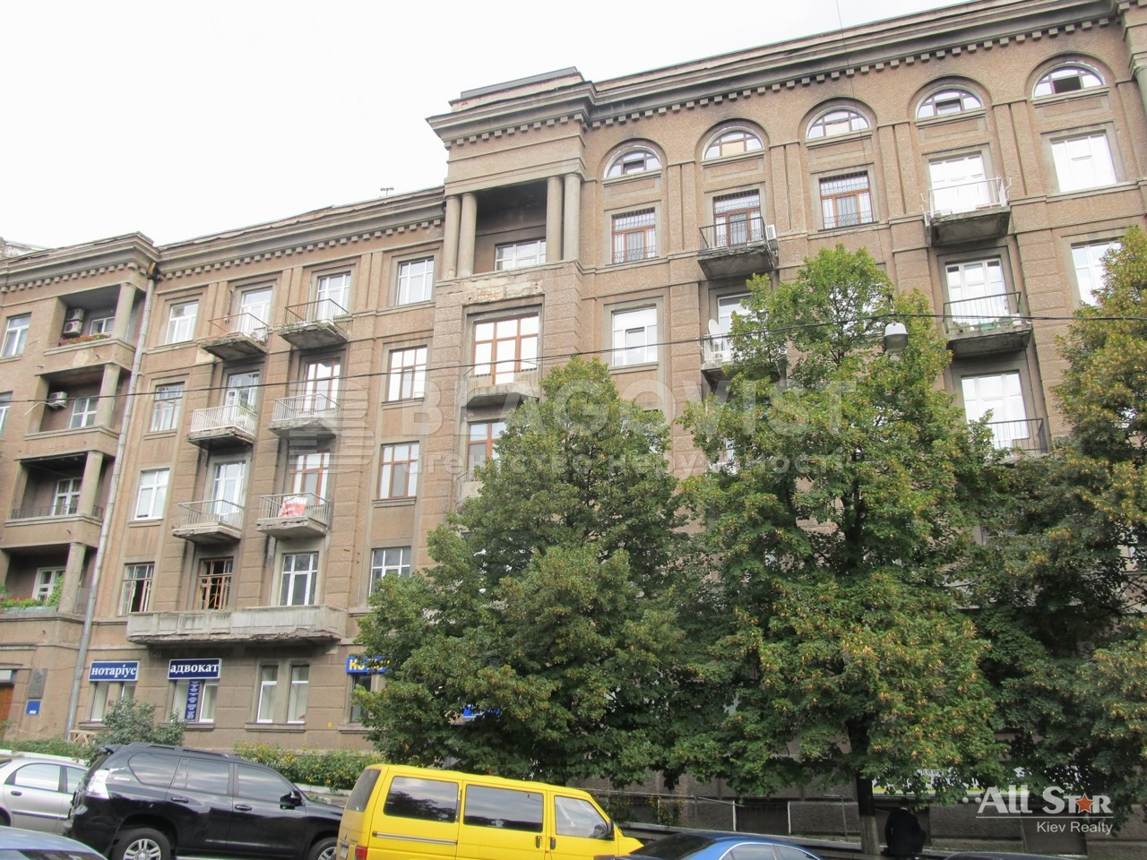 Продаж 3к квартири у Києві, Коцюбинського Михайла вул., 9 1