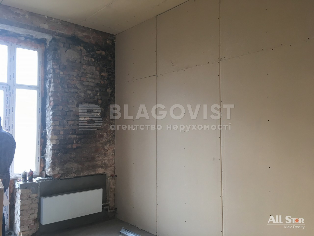 Продаж 3к квартири у Києві, Коцюбинського Михайла вул., 9 2