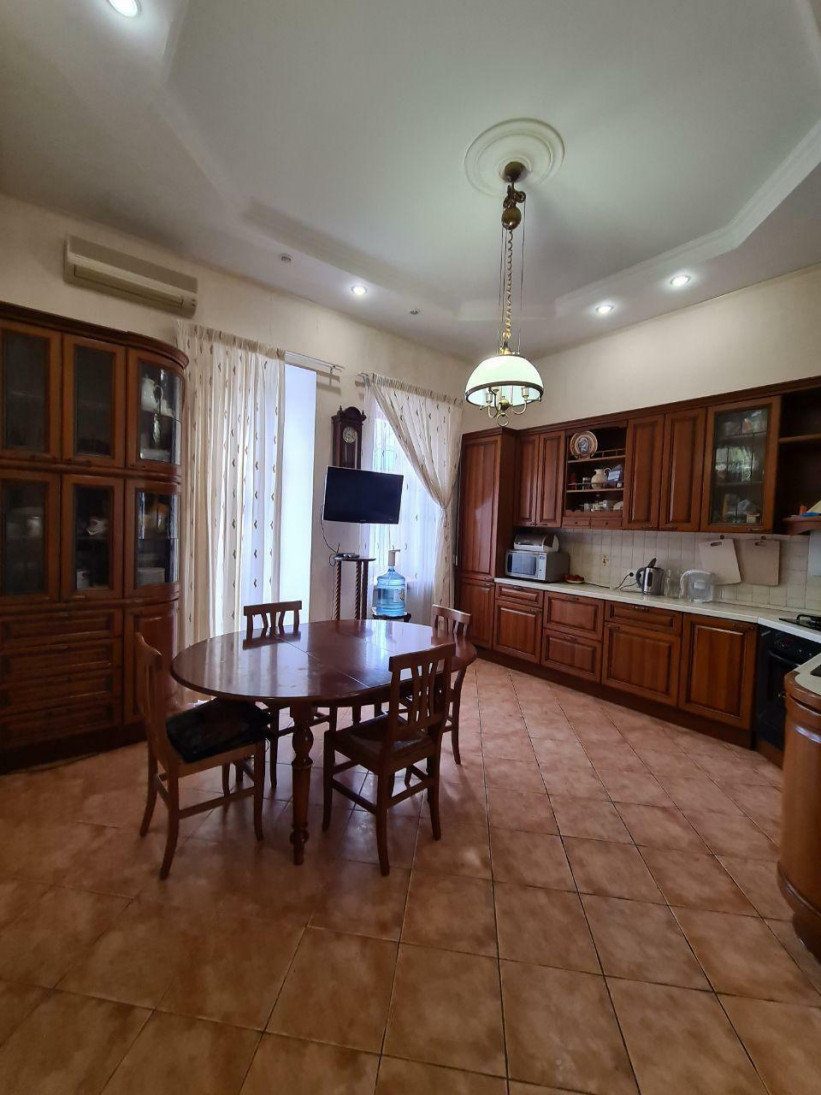 Продаж 5к квартири в Києві, Інститутська вул., 13/4 4