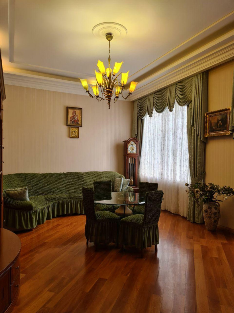 Продаж 5к квартири в Києві, Інститутська вул., 13/4 19