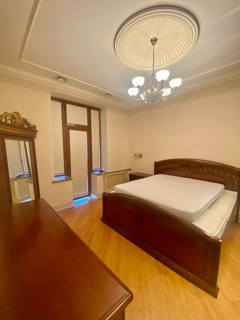 Аренда 3к квартиры в Киеве,  Коцюбинского Михаила ул., 6 3
