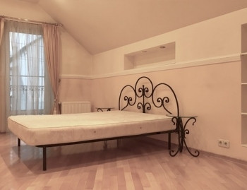 Продажа 7к дома в Киеве,  Черногорская ул., 18