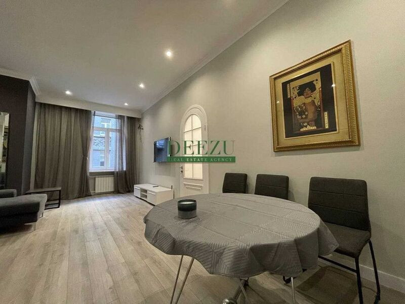 Аренда 3к квартиры в Киеве, Крещатик ул., 15 1