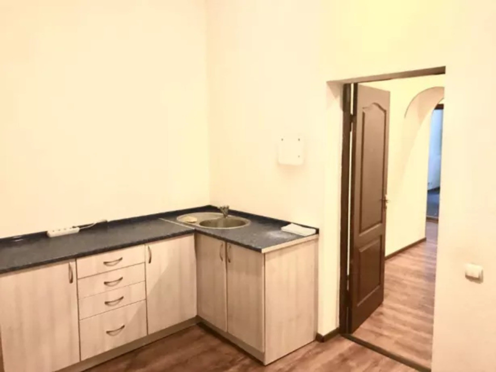 Продажа 3к квартиры в Киеве,  Малоподвальная ул., 4 7