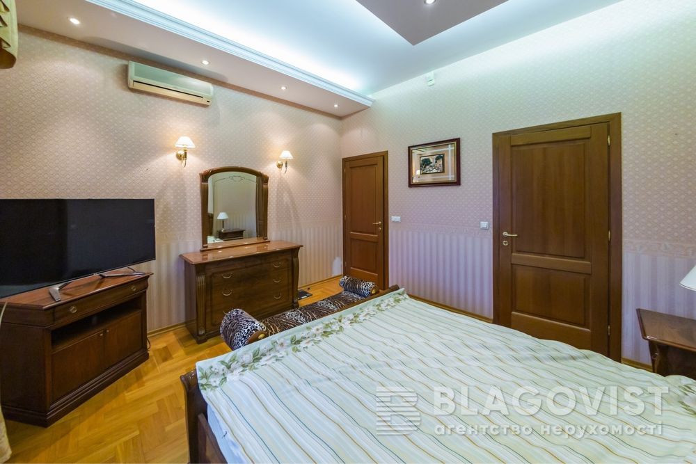 Продажа 3к квартиры в Киеве,  Коцюбинского Михаила ул., 2 4