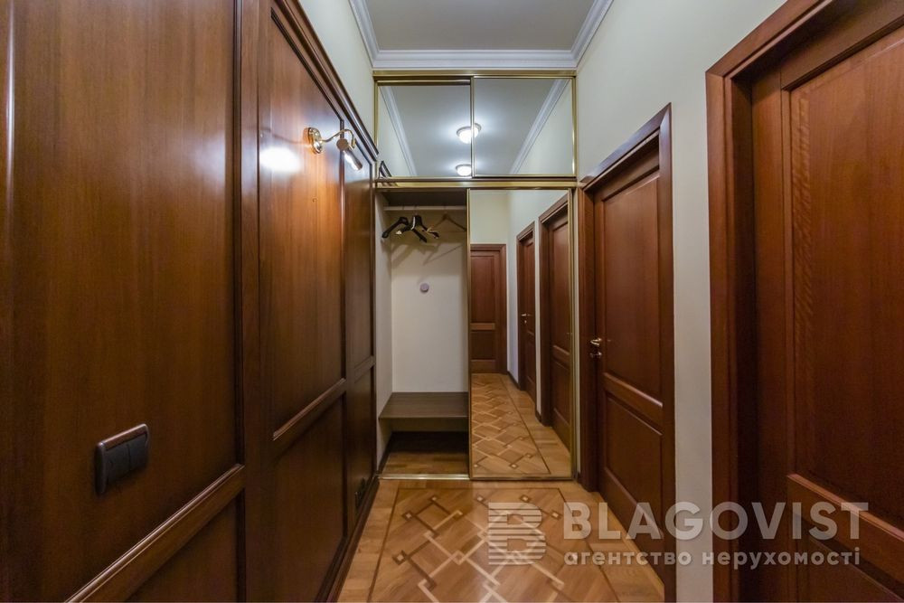 Продажа 3к квартиры в Киеве,  Коцюбинского Михаила ул., 2 8