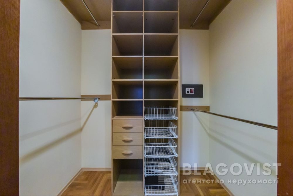 Продажа 3к квартиры в Киеве,  Коцюбинского Михаила ул., 2 9
