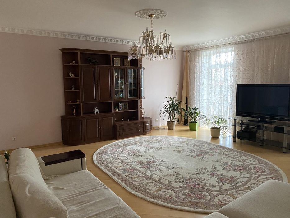 Аренда 3к квартиры в Киеве,  Щекавицкая ул., 30/39 0