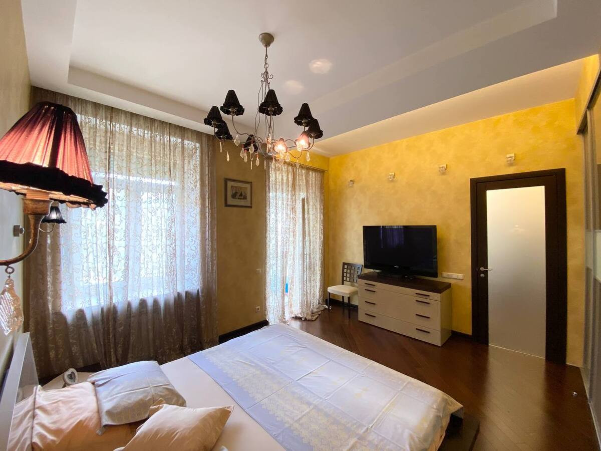 Аренда 3к квартиры в Киеве, Круглоуниверситетская ул., 22 1
