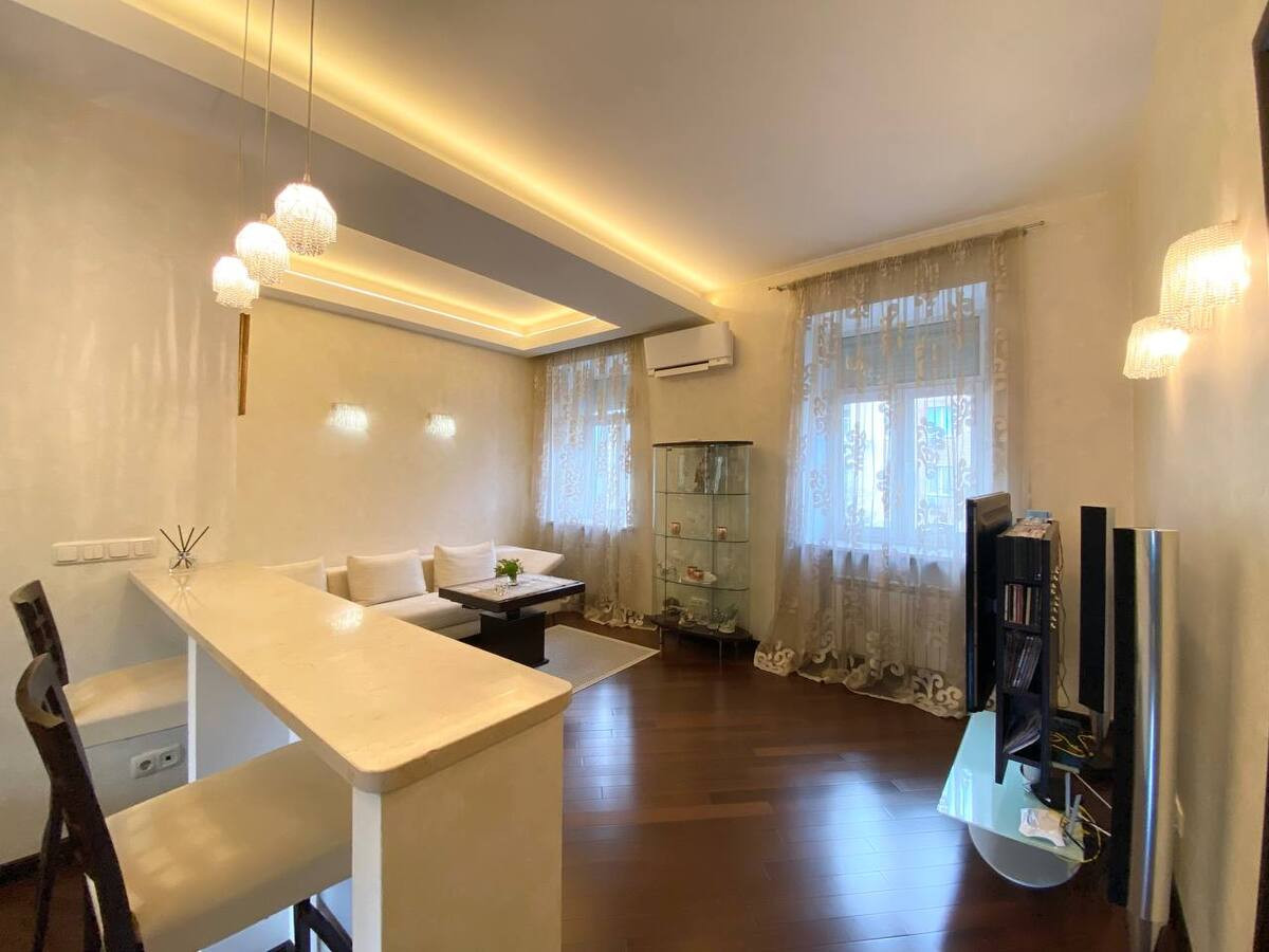 Аренда 3к квартиры в Киеве, Круглоуниверситетская ул., 22 21