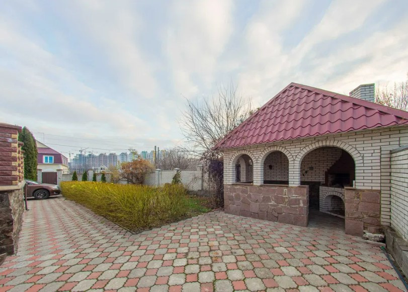 Аренда здания в Киеве, Ахтырская ул., 3