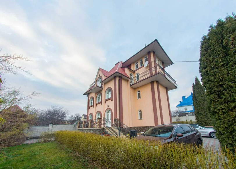 Аренда здания в Киеве, Ахтырская ул., 4
