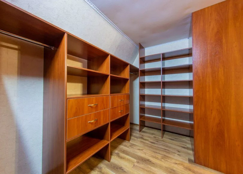 Аренда здания в Киеве, Ахтырская ул., 14