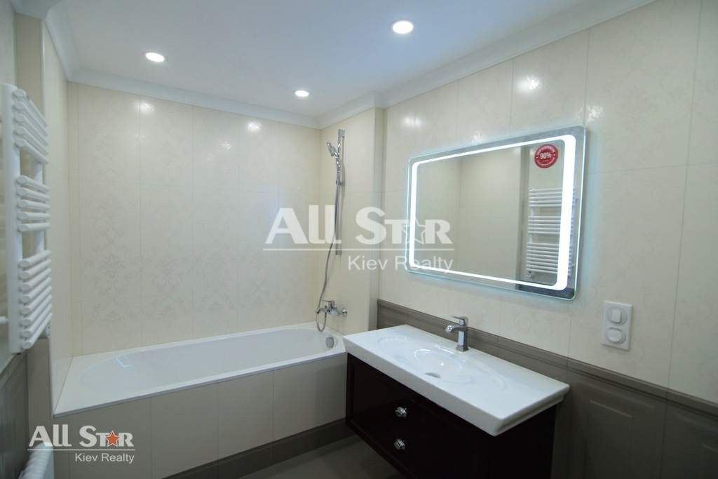 Продажа 4к квартиры в Киеве,  Дмитриевская ул., 75 1