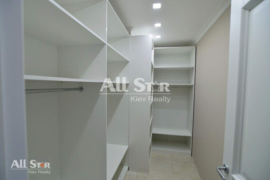 Продажа 4к квартиры в Киеве,  Дмитриевская ул., 75 3