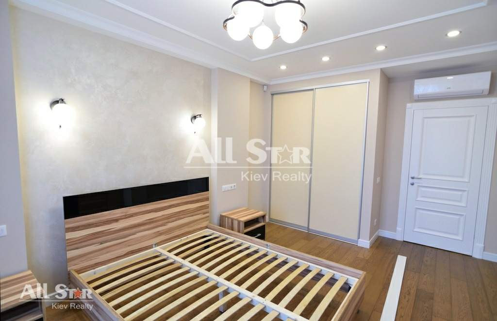Продажа 4к квартиры в Киеве,  Дмитриевская ул., 75 5