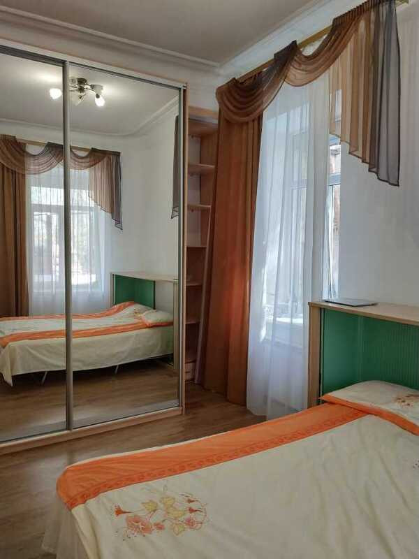 Продажа 3к квартиры в Киеве,  Малоподвальная ул., 4 7