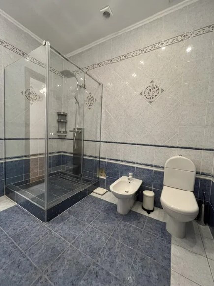 Аренда 5к квартиры в Киеве, Пушкинская ул., 9