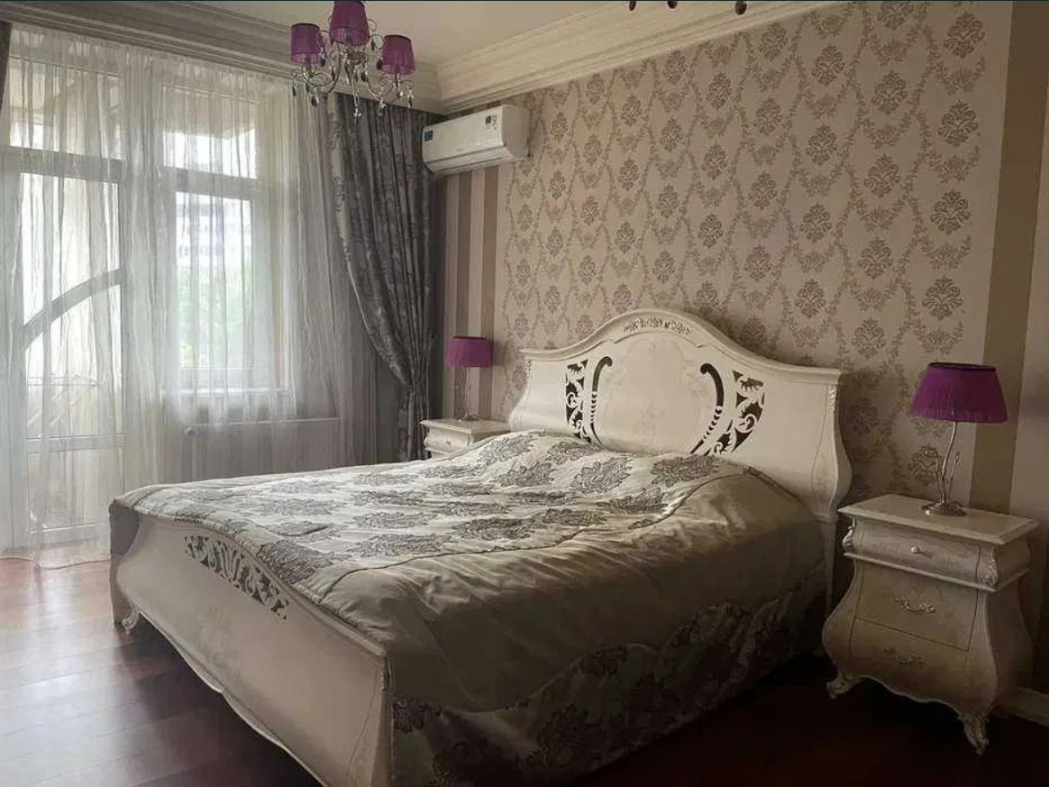 Аренда 3к квартиры в Киеве,  Старонаводницкая ул., 6Б 12