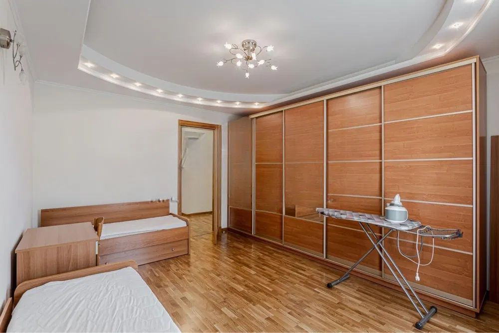 Продажа 6к квартиры в Киеве,  Дмитриевская ул., 17А 1