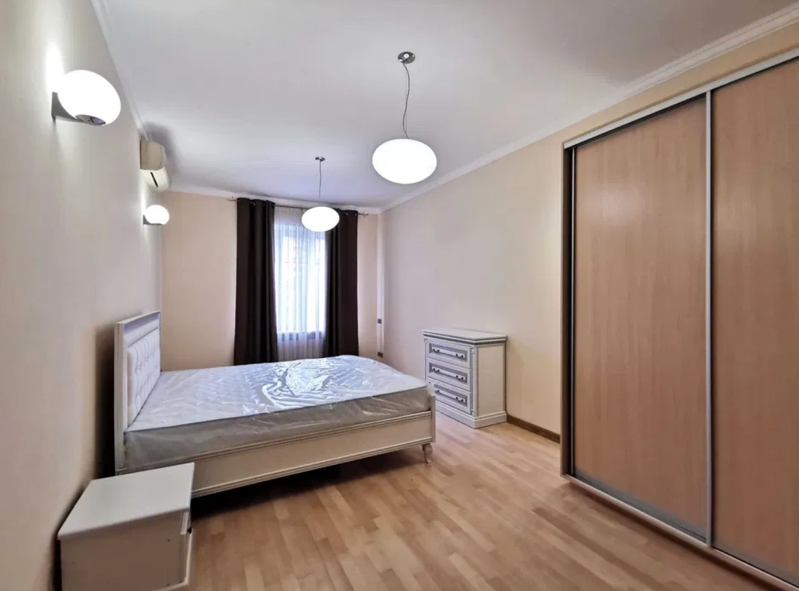 Аренда 4к квартиры в Киеве, Дмитриевская ул., 17А 17