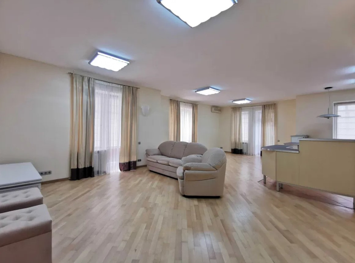 Аренда 4к квартиры в Киеве, Дмитриевская ул., 17А 19