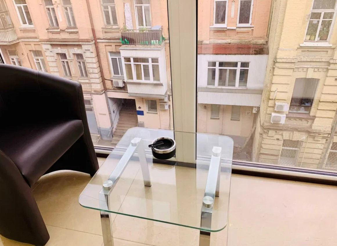 Продажа 2к квартиры в Киеве, Бассейная ул., 5А 12