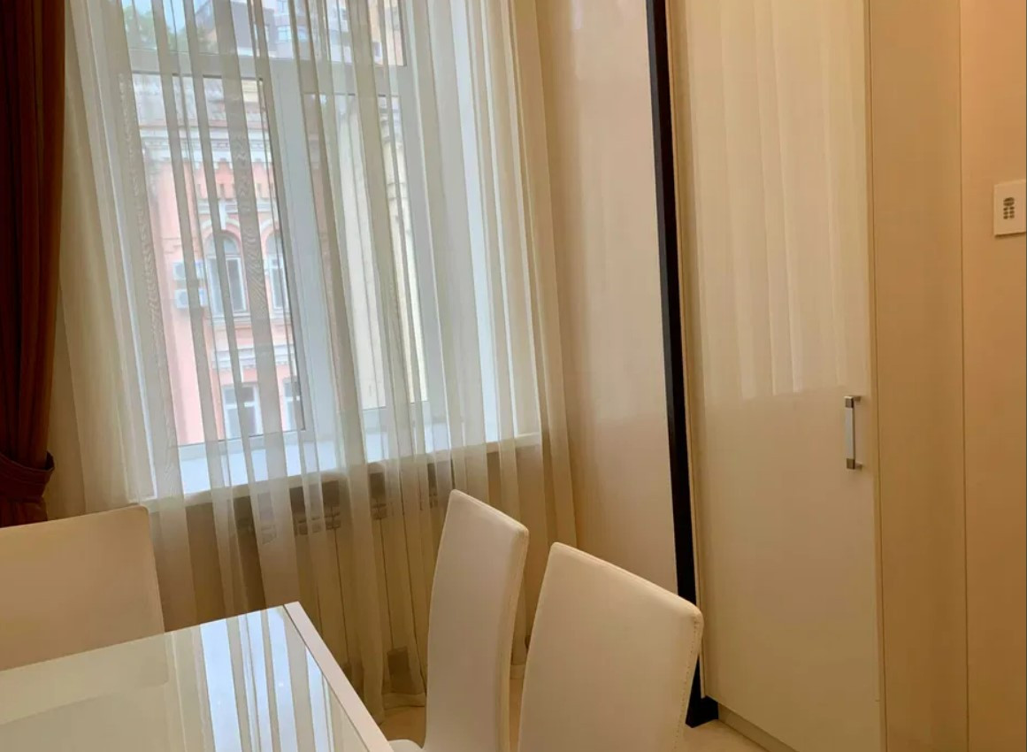 Продажа 2к квартиры в Киеве, Бассейная ул., 5А 17