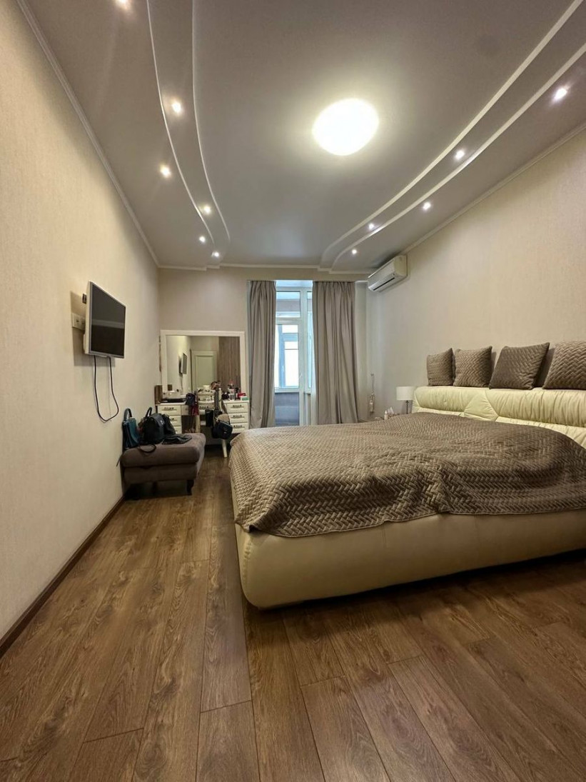 Продажа 2к квартиры в Киеве,  Леси Украинки бульвар, 7а 1