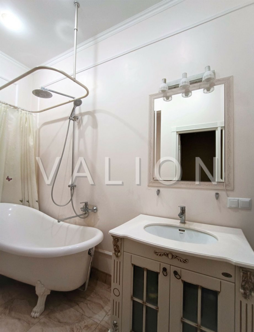 Продажа 5к квартиры в Киеве,  Пирогова ул., 6а 3