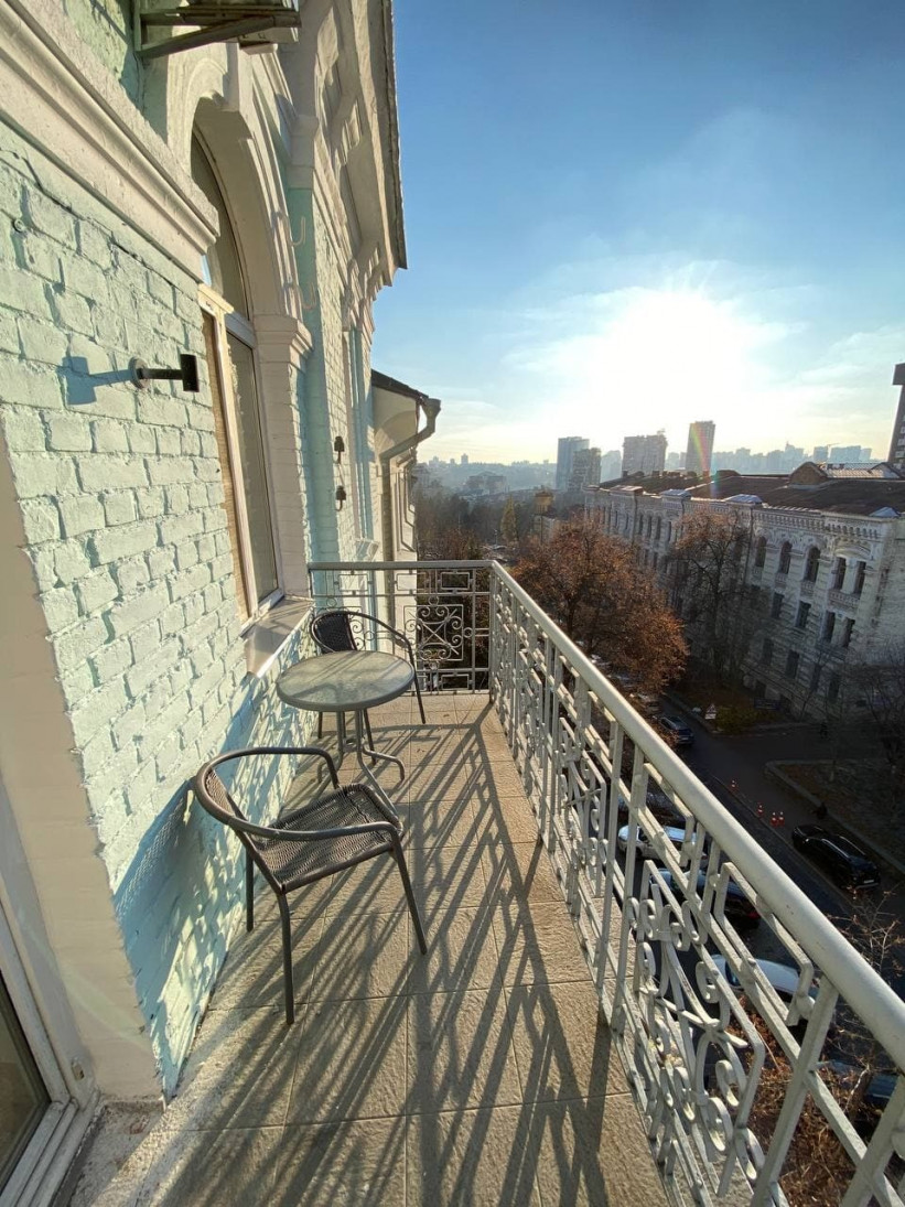 Аренда 3к квартиры в Киеве, Коцюбинского Михаила ул., 5 1