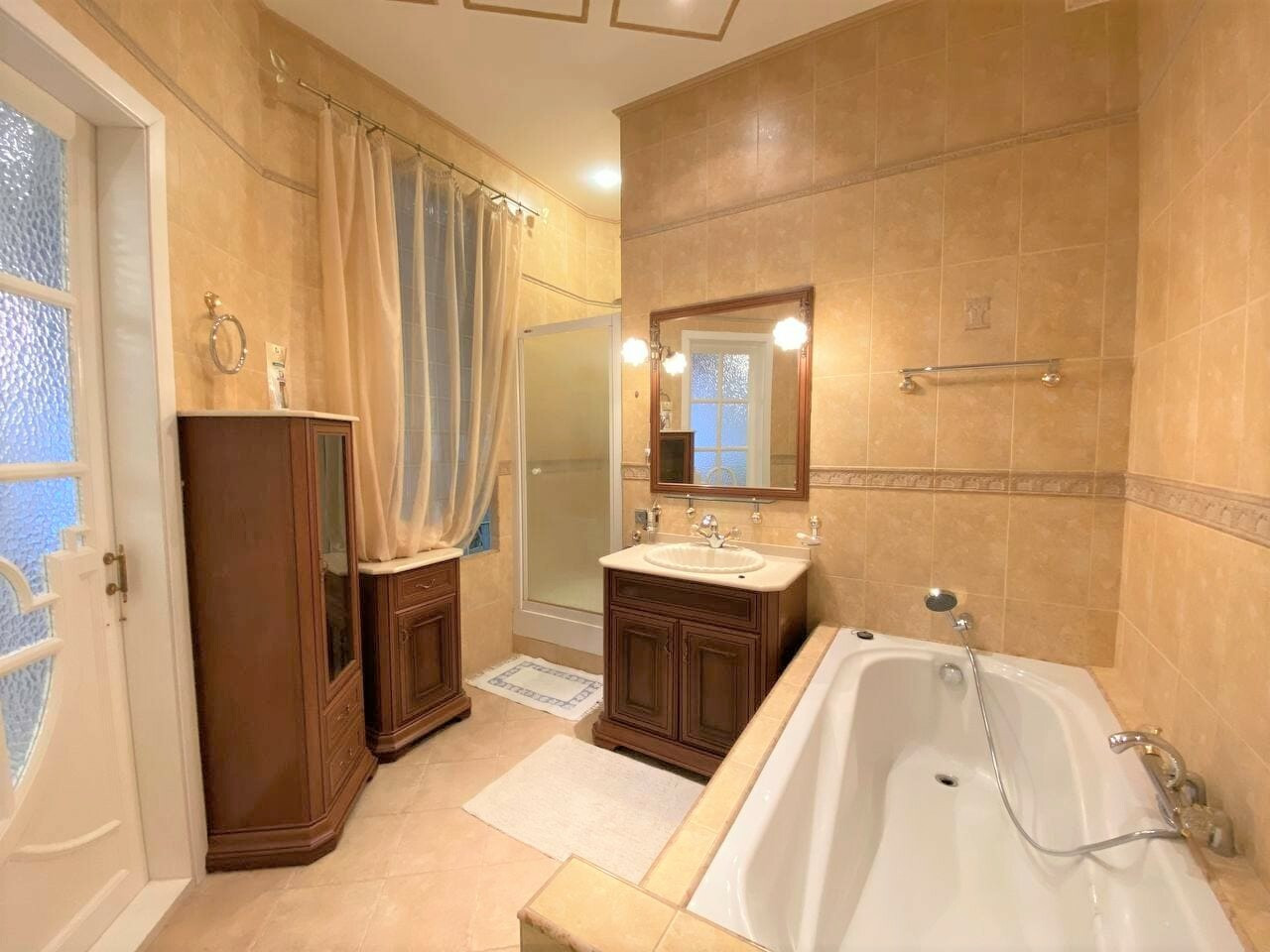 Аренда 3к квартиры в Киеве, Коцюбинского Михаила ул., 5 7