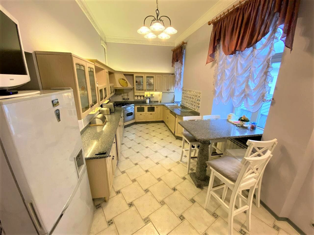 Аренда 3к квартиры в Киеве, Коцюбинского Михаила ул., 5 9