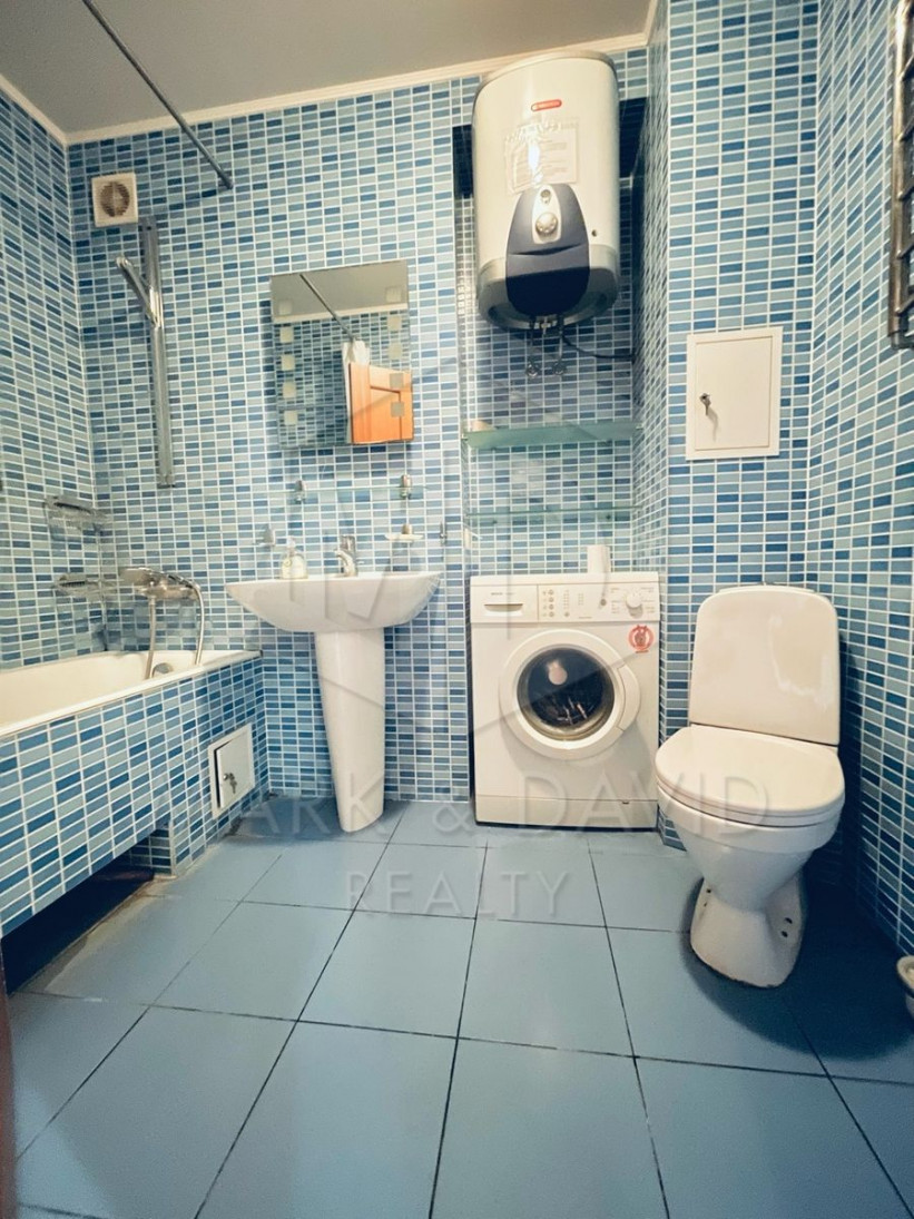 Продажа 2к квартиры в Киеве,  Малая Житомирская ул., 10 12