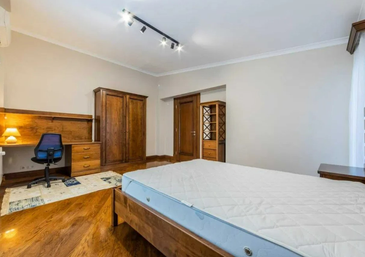Аренда 6к дома в Киеве,  Феодосийская ул., 10