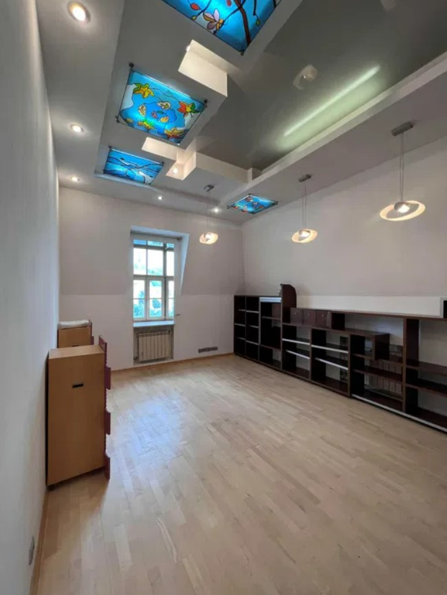 Продажа 3к квартиры в Киеве,  Хорива ул., 4 8