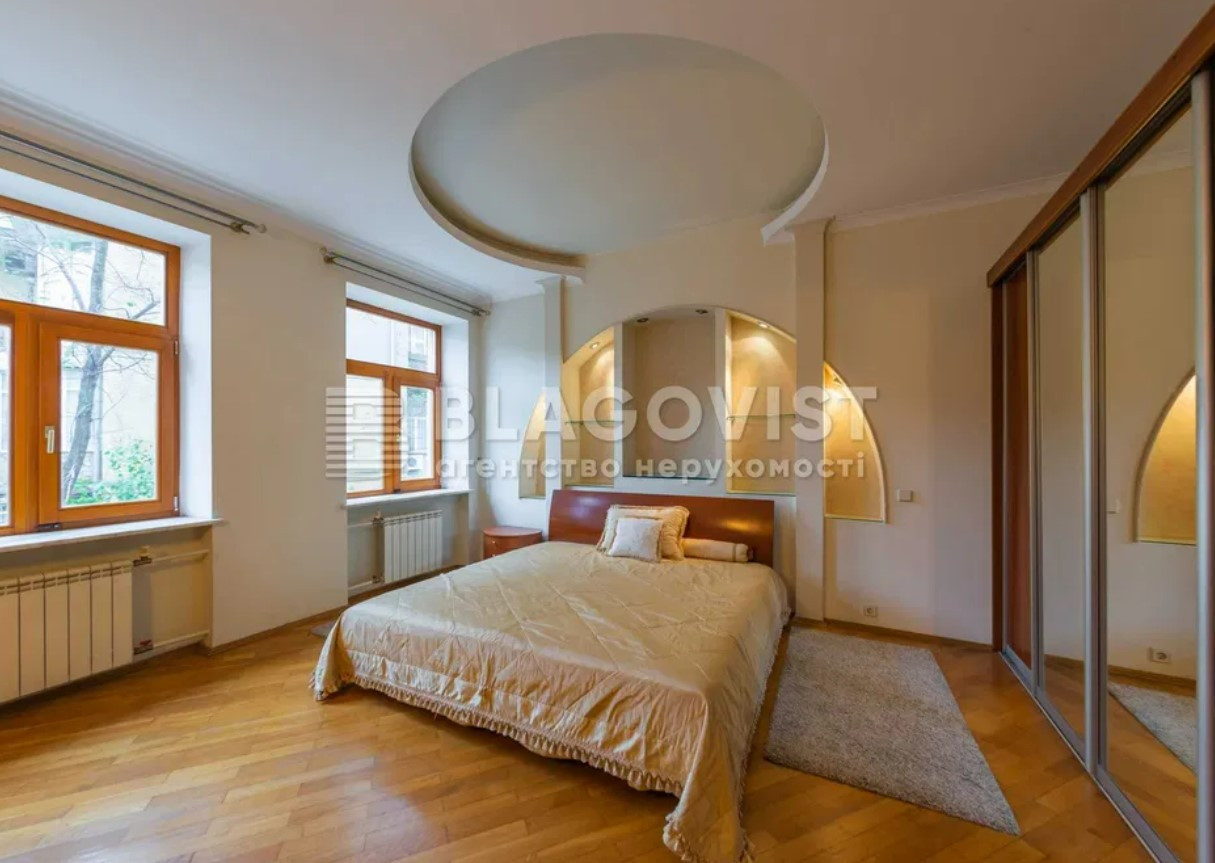Продажа 4к квартиры в Киеве,  Стретенская ул., 11 12