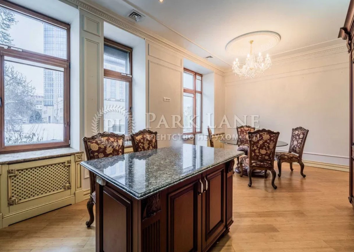 Продажа 3к квартиры в Киеве,  Коцюбинского Михаила ул., 9 10
