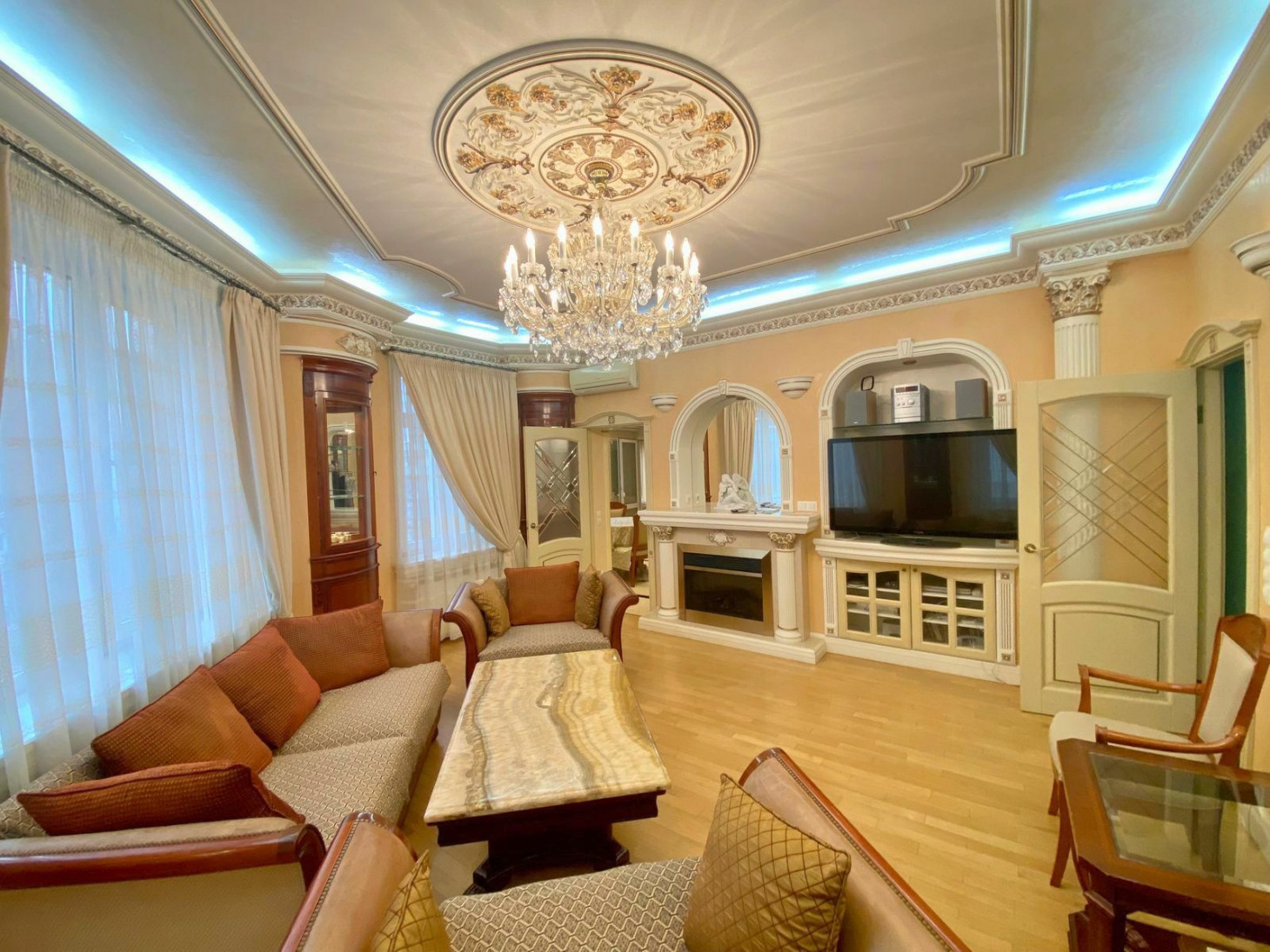 Аренда 4к квартиры в Киеве,  Лабораторная ул., 8 1